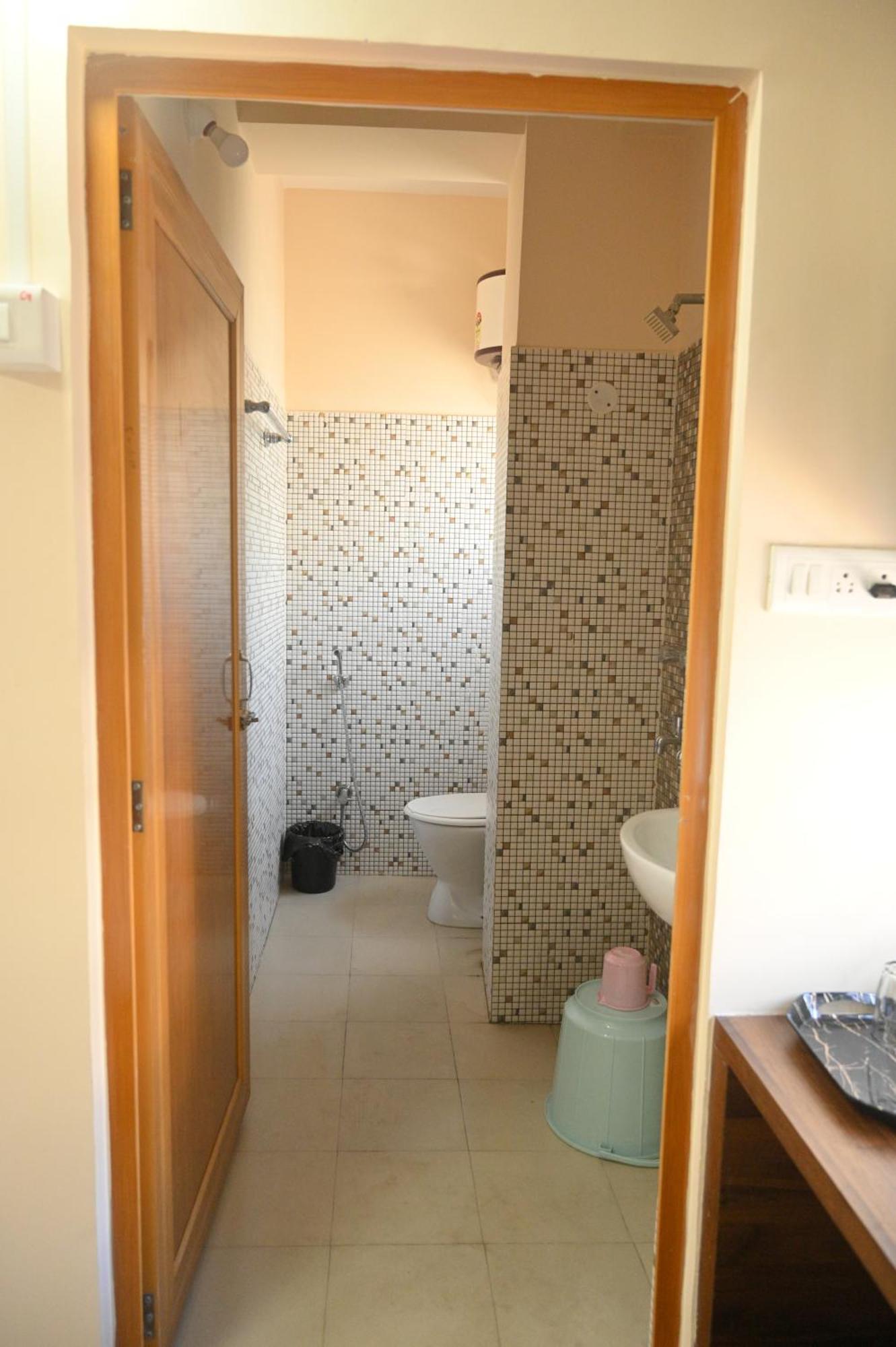Sunflower Guest House Guwahati Bagian luar foto