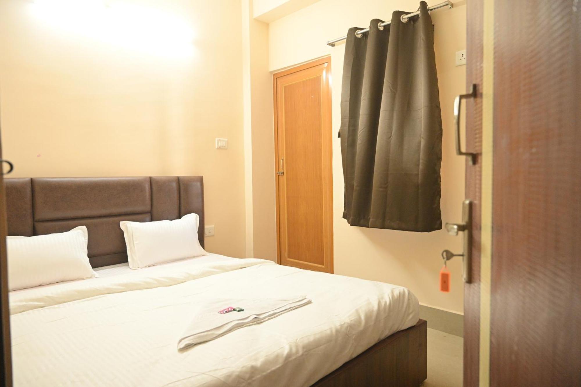 Sunflower Guest House Guwahati Bagian luar foto