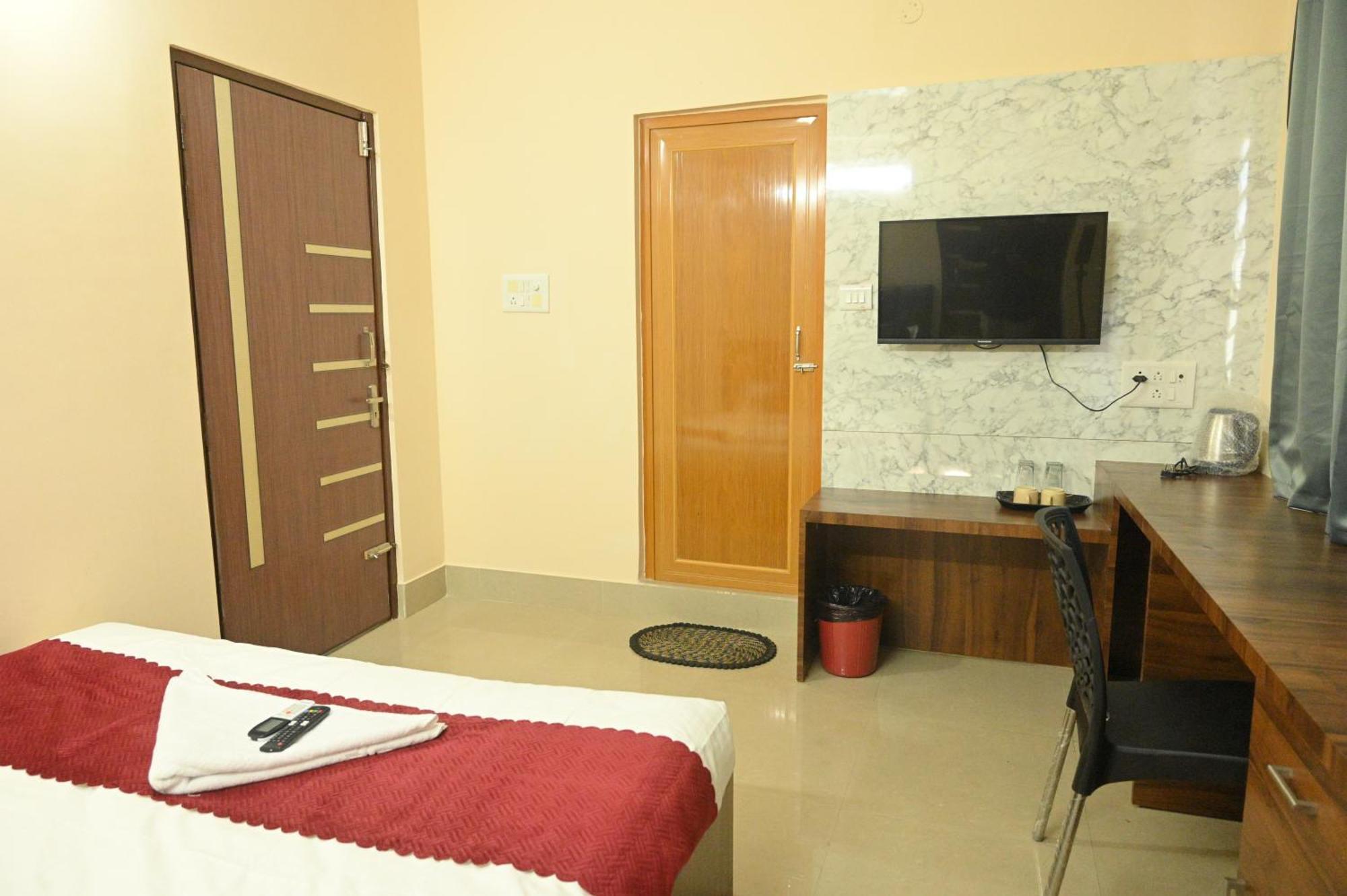 Sunflower Guest House Guwahati Bagian luar foto