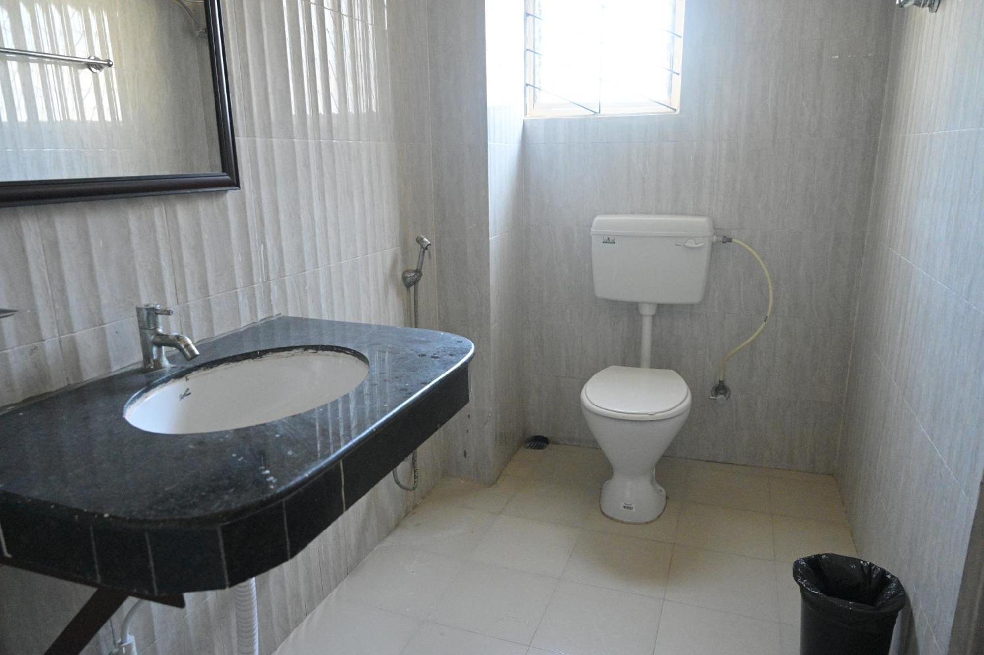 Sunflower Guest House Guwahati Bagian luar foto